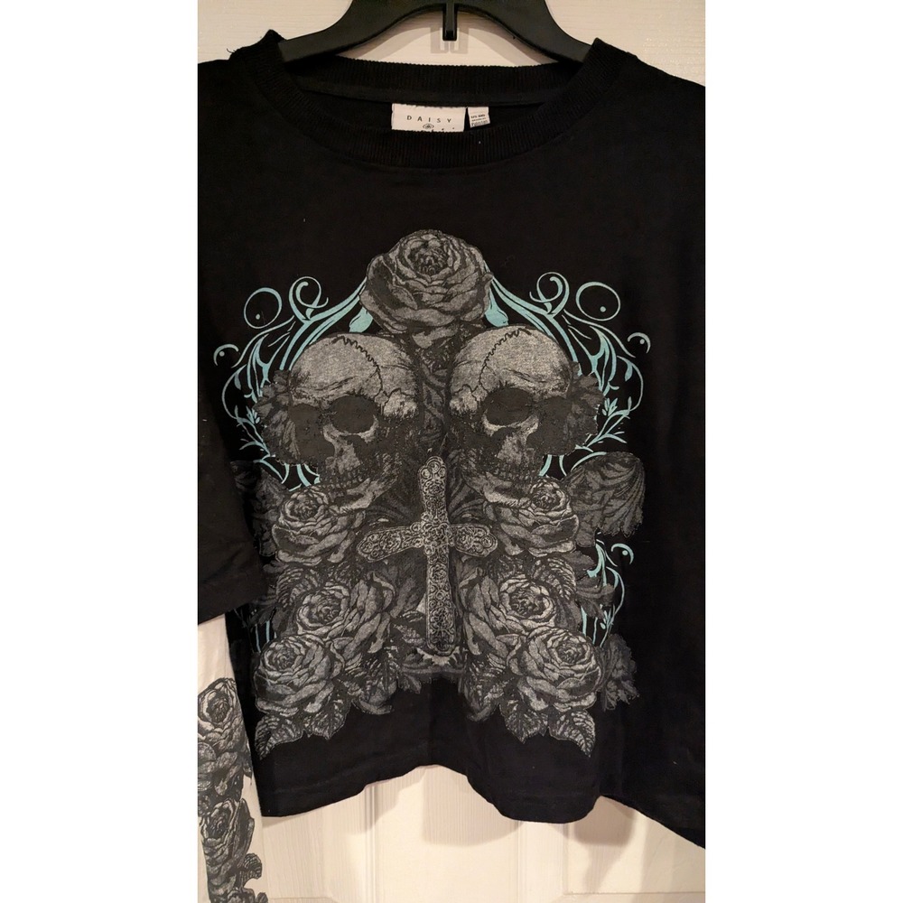 Daisy Street Women MD Black White Layered Graphic Tee Skull Rose Cross Gothic - Picture 2 of 5